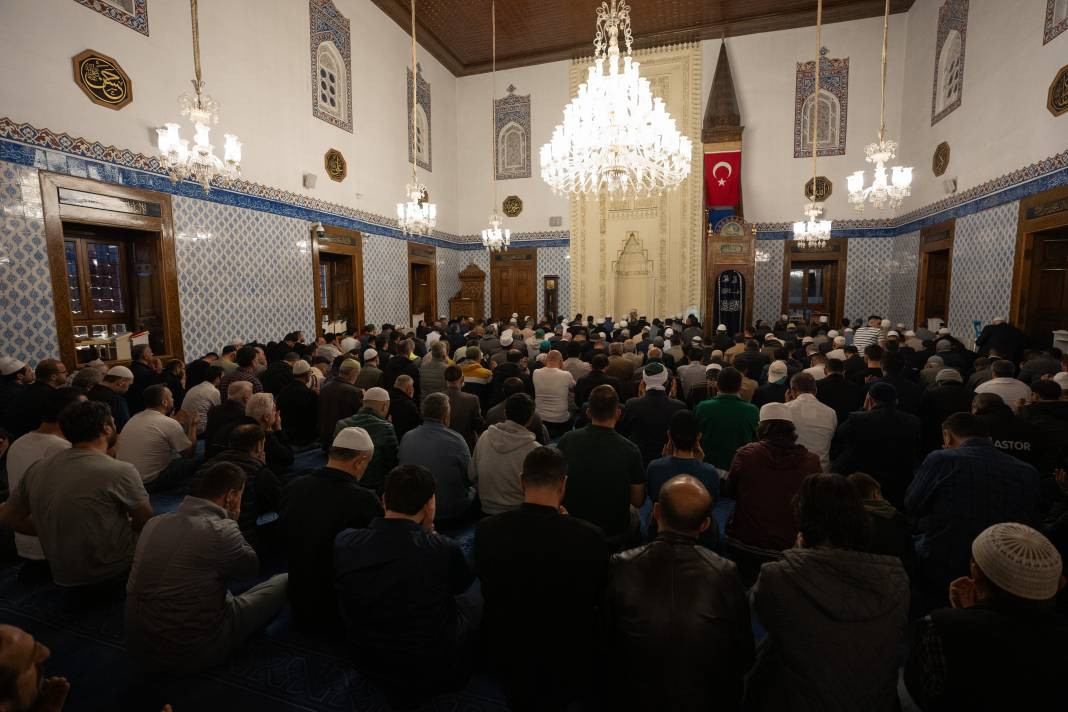 Şehitler ve Filistinliler için sabah namazında tüm camilerde dua edildi - Resim: 10